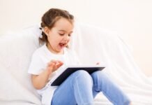 The Microsoft Kin: A Phone Designed for Social Media That Failed to Impress | Latest Tech Insights by Roots Asa